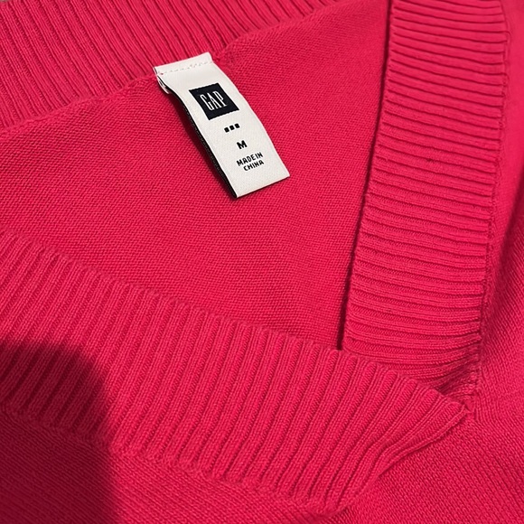 Woman’s Pink Gap sweater - Picture 5 of 5
